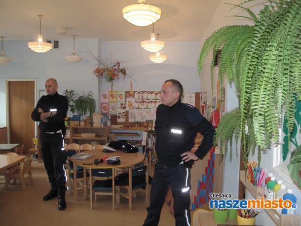 Oleśnica: Policyjna zabawa w przedszkolu (ZDJĘCIA)
