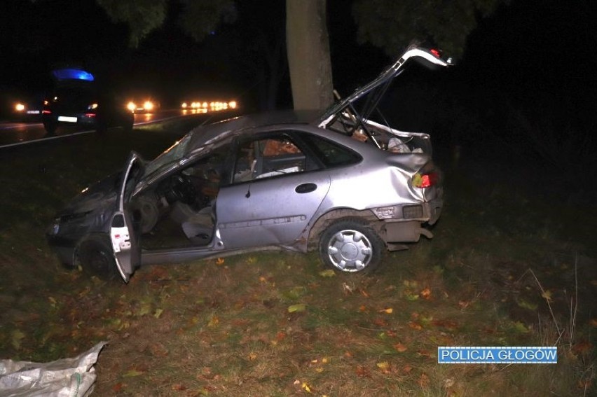 Głogów: Kolejny pijany kierowca roztrzaskał auto. Prowadził mając blisko 3 promile [ZDJĘCIA]