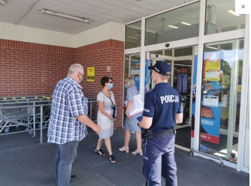 Policja i sanepid w Szczecinku kontroluje czy w sklepach nosimy maseczki