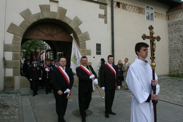 Czuwali pod papieskim ołtarzem w Starym Sączu [ZDJĘCIA]