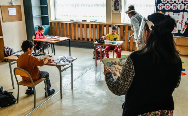 Obecnie spośród bydgoskich podstawówek 10 placówek pracuje w trybie hybrydowym i jedna w całości zdalnie.