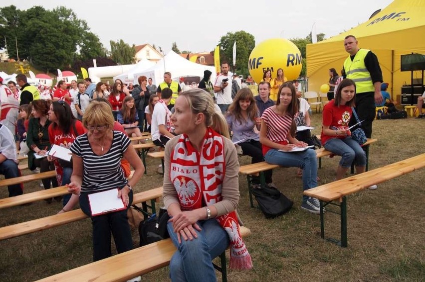 Gniezno:prawie 50 osób pisało dyktando. Autorem tekstu wiceprezydent Czesław Kruczek.