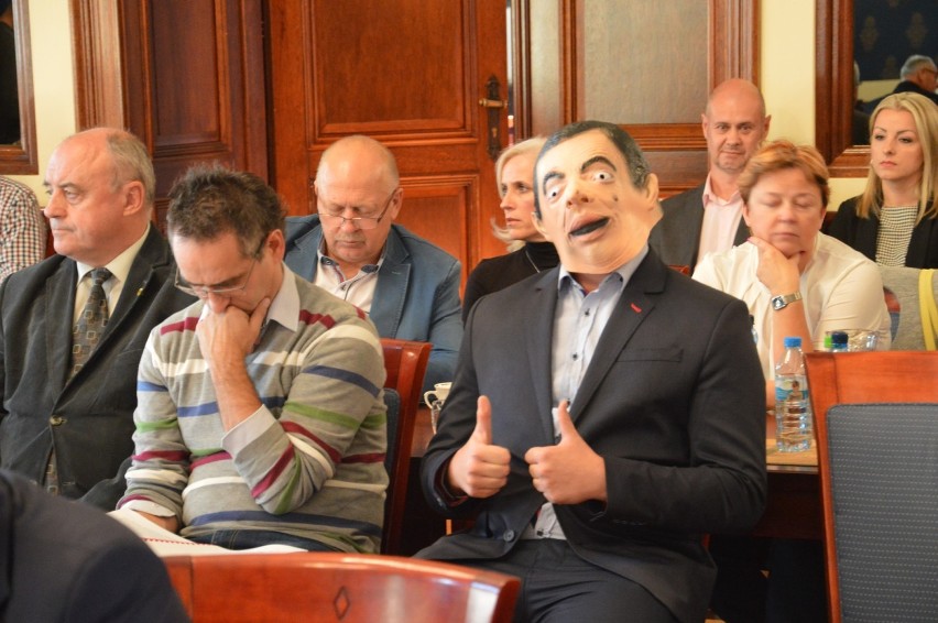 Jaś Fasola na sesji rady miejskiej w Głogowie