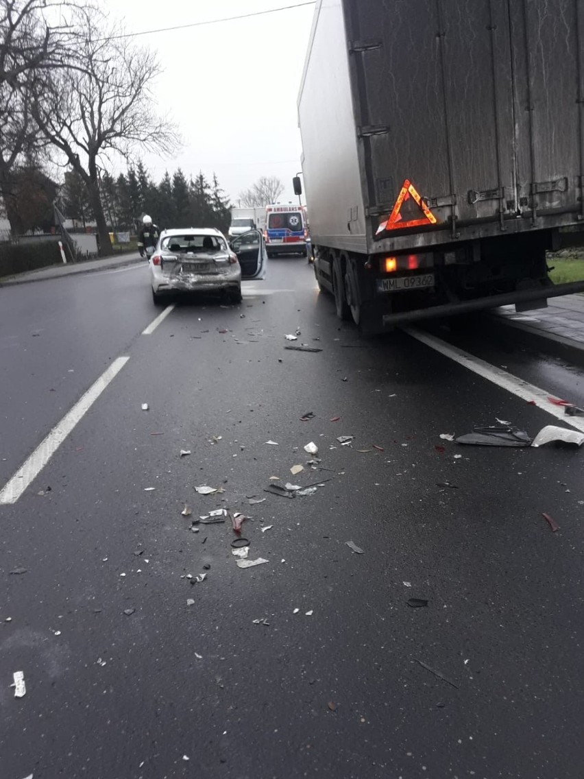 Wypadek na drodze krajowej nr 91 w Lignowach Szlacheckich - droga zablokowana