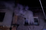 Nocne akcje straży pożarnej w Olkuszu. Paliła się kamienica i wiata śmietnikowa. Uszkodzony został samochód