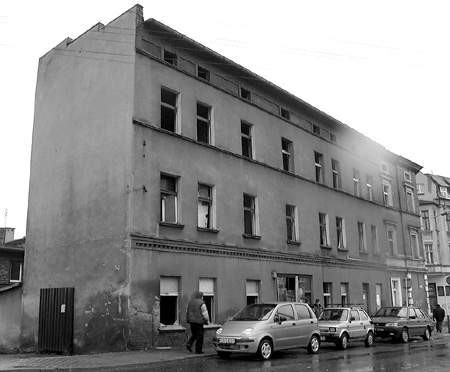 Dwa lata temu władze Rybnika wyprowadziły lokatorów i kupców z budynków w centrum,   Fot. Maciej Kołodziejczyk