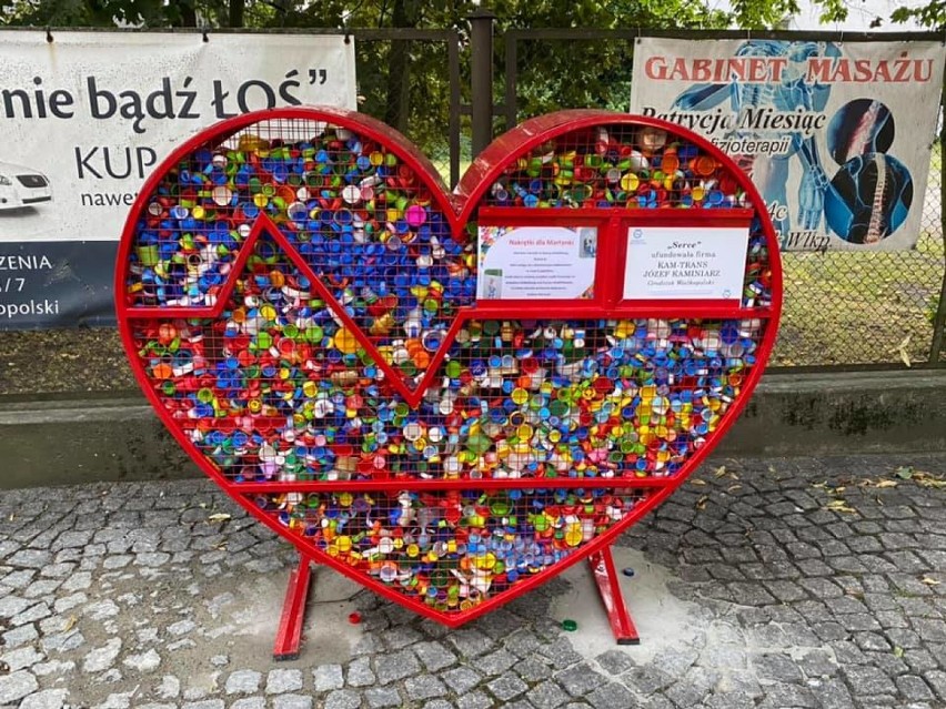 Serce na nakrętki stanęło w samym centrum Grodziska i już jest pełne! 