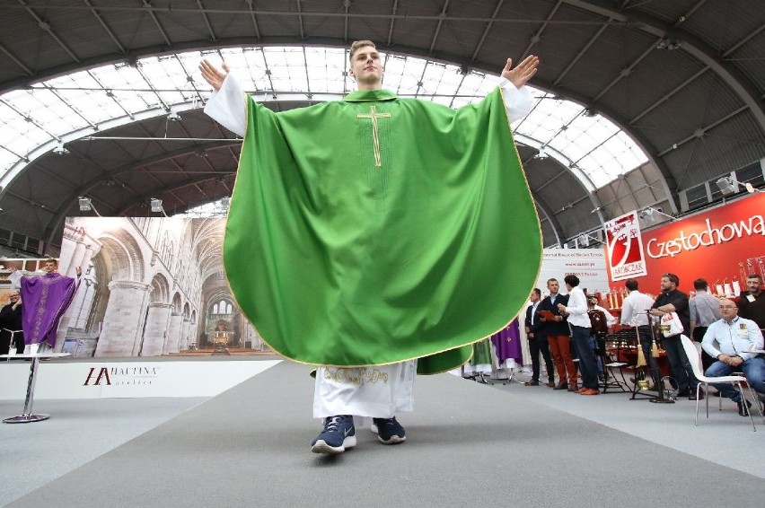 Moda dla księży na targach Sacrexpo 2017 w Kielcach....