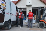 Z Sandomierza wyruszył 16. konwój pomocy humanitarnej dla Ukrainy. Dary przekazał Caritas - to grzejniki, ciepłe ubrania, żywność