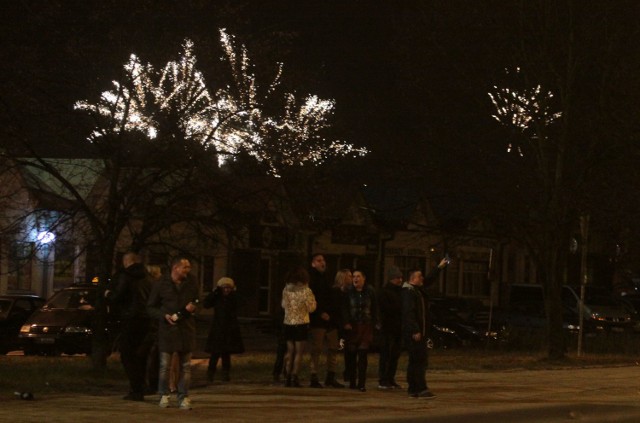 W Radomiu w tym roku nie było miejskiej imprezy pod gwiazdami ale i tak niebo nad miastem rozświetliły fajerwerki.