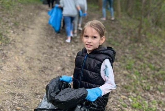 Akcja sprzątania świata na Górze Zamkowej w Pińczowie.