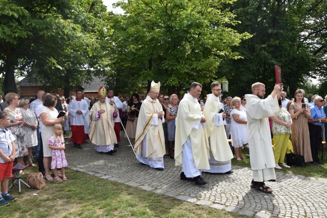 Tradycja pielgrzymowania do kościoła św. Anny w Oleśnie trwa już kilka wieków. W tym roku znów do sanktuarium przybyły tysiące pielgrzymów.