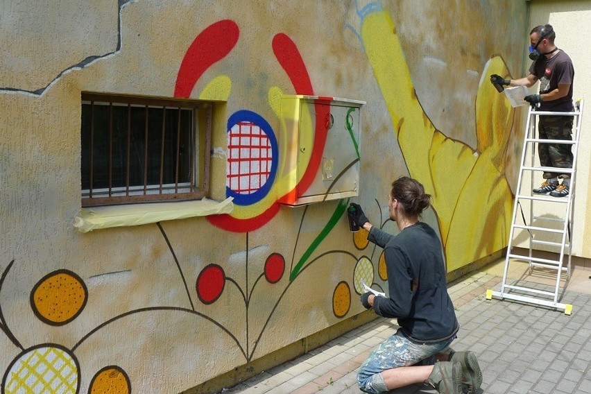 Murale niczym hafty na świetlicach w gminie Morzeszczyn