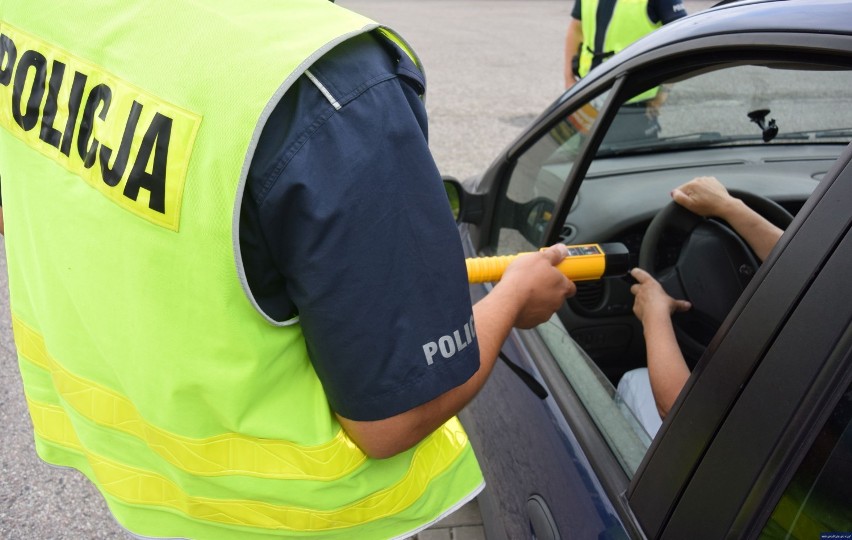 Weekend na podwójnym gazie. Do zatrzymań doszło w Drobnicach, Dzietrznikach, Gaszynie i Dolinie Czernickiej