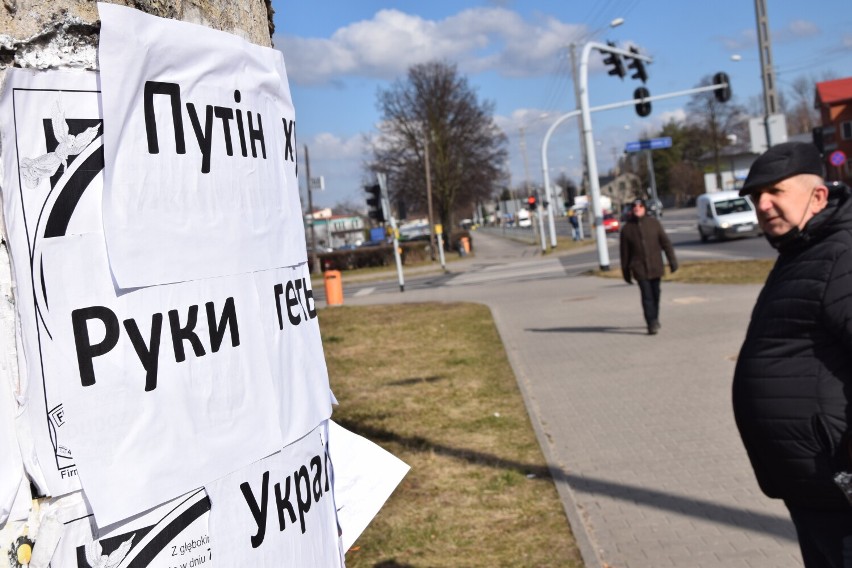 Sieradz oplakatowany ze słowami wsparcia dla Ukrainy. Dla Putina niecenzuralne przesłanie ZDJĘCIA