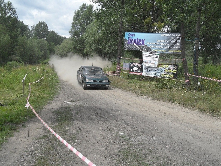 Ruda Śląska: Na torze Dakar Drift ścigają się stare samochody i quady [WIDEO+ZDJĘCIA]