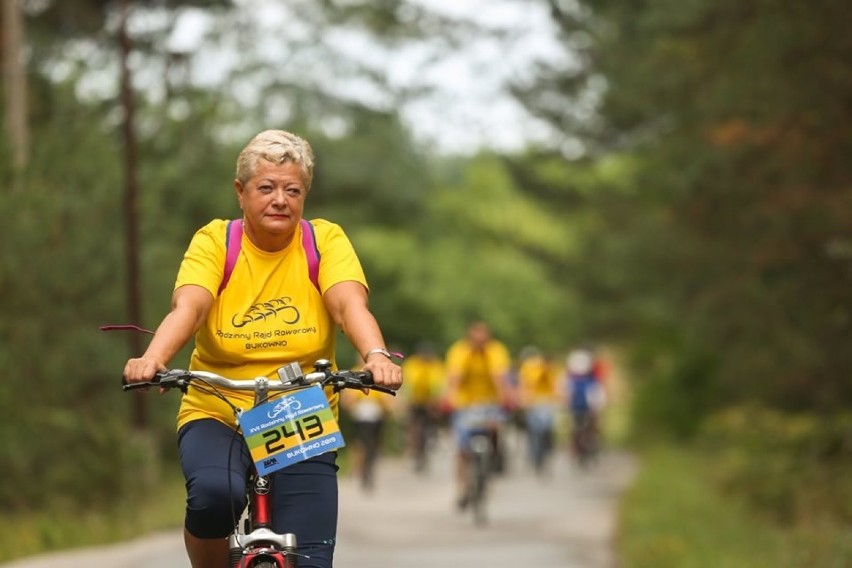 Setki osób wzięło udział w rodzinnym rajdzie rowerowym w Bukownie 