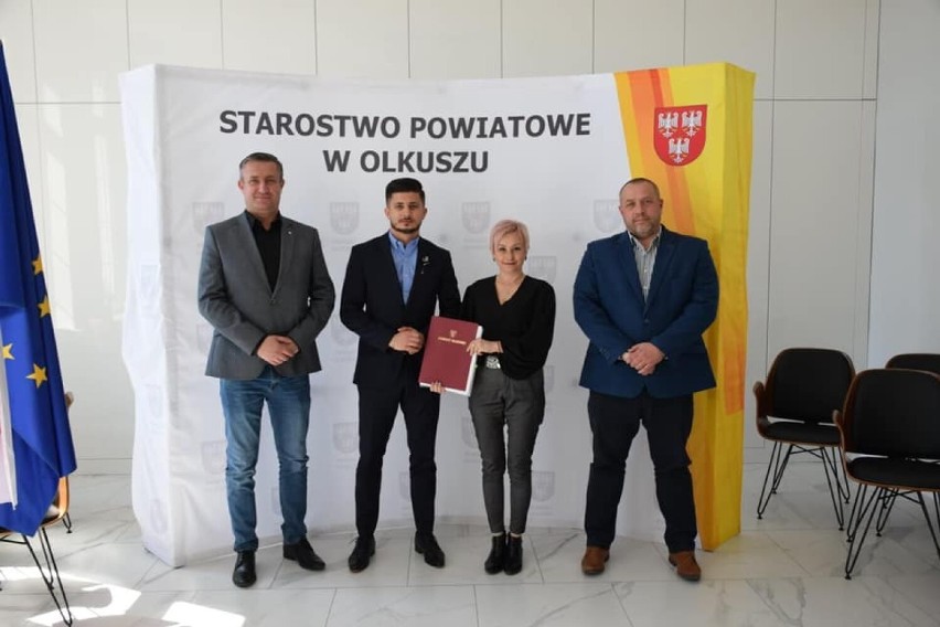 Podpisanie umowy na remont drogi w Imbramowicach i Tarnawie