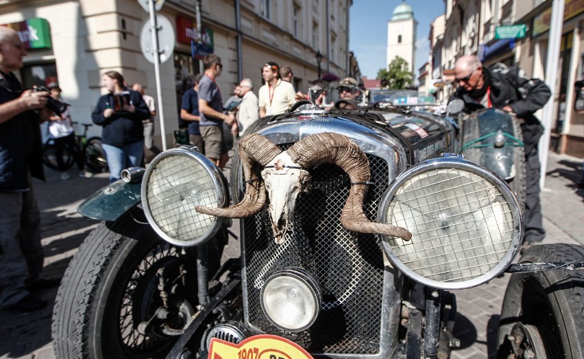 Rajd Pekin - Paryż 2019 przejedzie przez Kwidzyn! Auta podziwiać będzie można we wtorek na placu Jana Pawła II