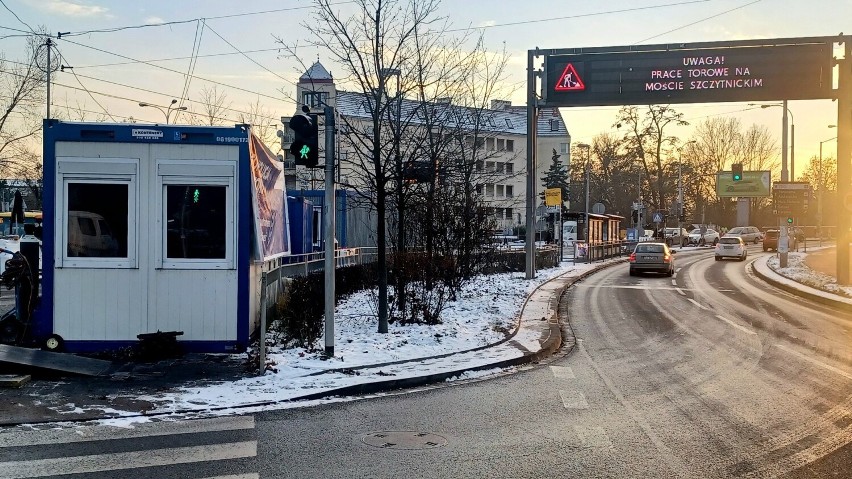 Trwający blisko 2 miesiące remont przy moście Szczytnickim...