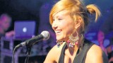 Koncerty w Szczecinie: Intrygująca kobieta z gitarą