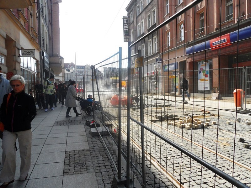 Przebudowa centrum Katowic: wylali beton na węźle wschodnim. Na św. Jana nadal układają kostkę FOTO