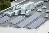 Warszawskie Elektrownie Słoneczne. Aktywiści proponują montaż paneli fotowoltaicznych na każdym bloku w Warszawie