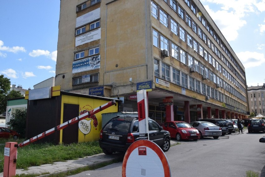Koszmarny budynek przy Sienkiewicza 76 w Kielcach...