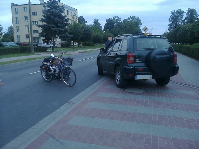 Nowy Tomyśl. Wypadek w centrum. Kierowca Toyoty wjechał w rowerzystkę