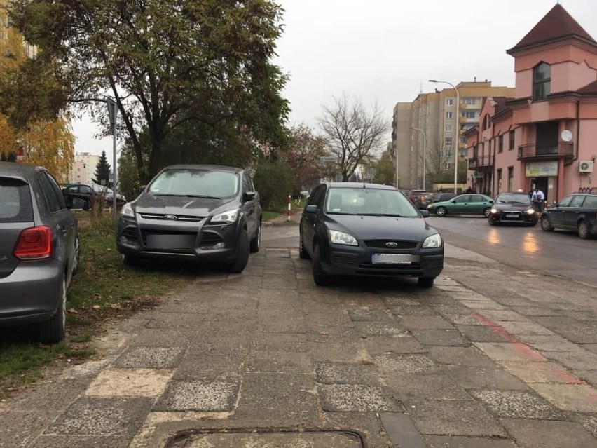 W Kielcach przykłady bezmyślnego parkowania  utrudniającego...