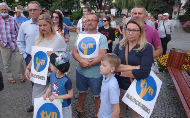 Pierwszy protest w obronie wolnych mediów w Radomsku (sierpień 2021)