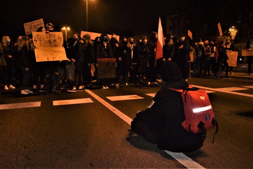 Strajk generalny kobiet i czarny spacer w Białymstoku. Protestujący znowu opanowali miasto (zdjęcia)