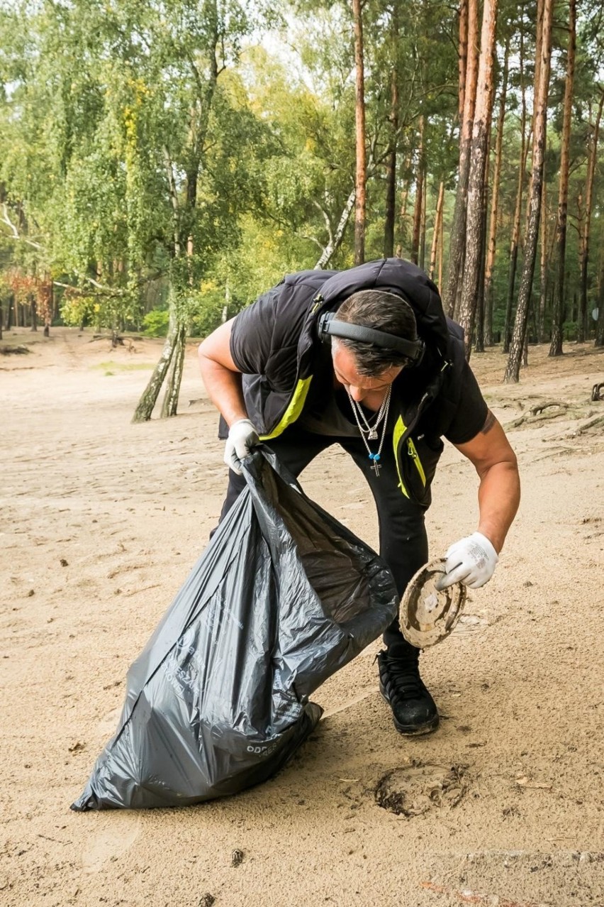 Tym razem do wspólnego sprzątania lasu i plaży przy Jeziorze...