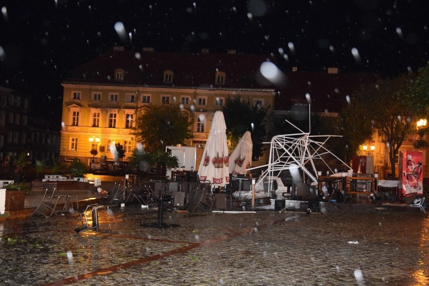 Burze w Wielkopolsce: Zniszczenia w Gnieźnie