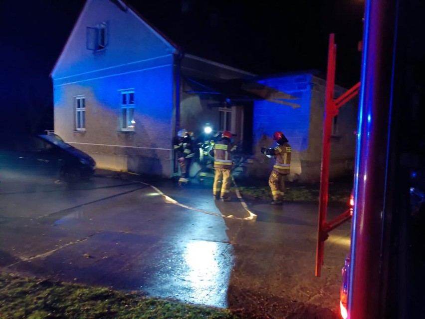 Do pożaru domu w Samocicach doszło późno w nocy z niedzieli...