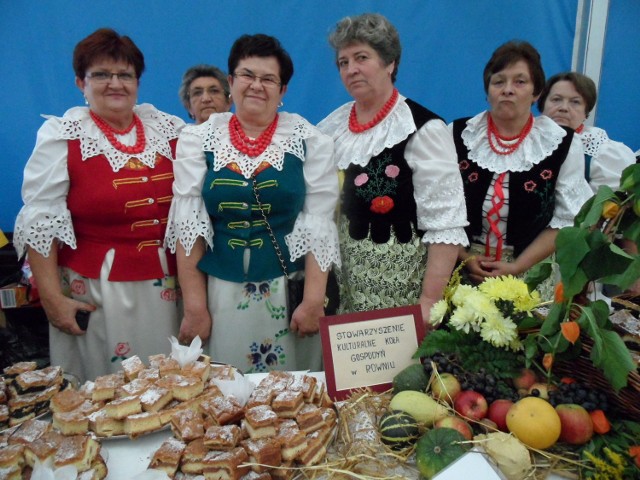Patriotycznie Zakręceni Śląskie: Weronika Konsek z Rownia (na zdj. trzecia z prawej)