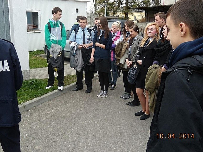Uczniowie odwiedzili policjantów w Jarosławiu
