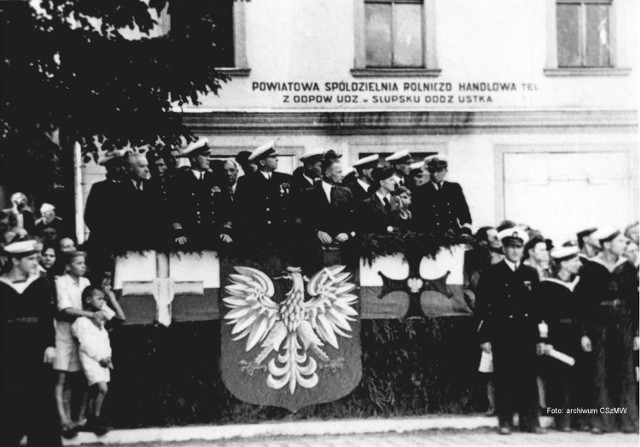 Przysięga młodego rocznika na ul. Marynarki Polskiej w Ustce – 1948.