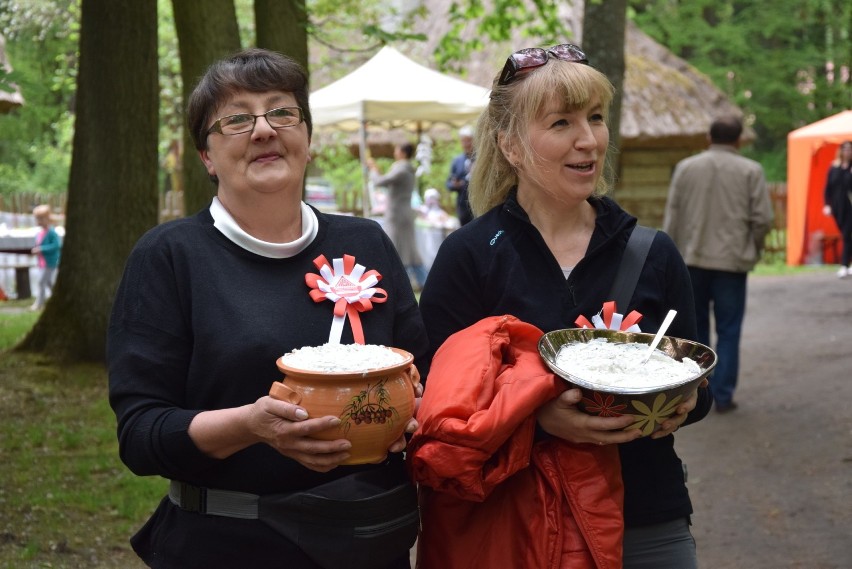 Mieszkańców przyciągnęły nie tylko występy grup śpiewaczych,...