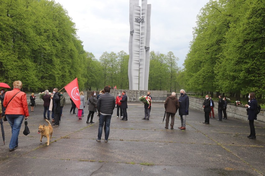 Pod Pomnikiem Czynu Rewolucyjnego w Łodzi odbyły się łódzkie...