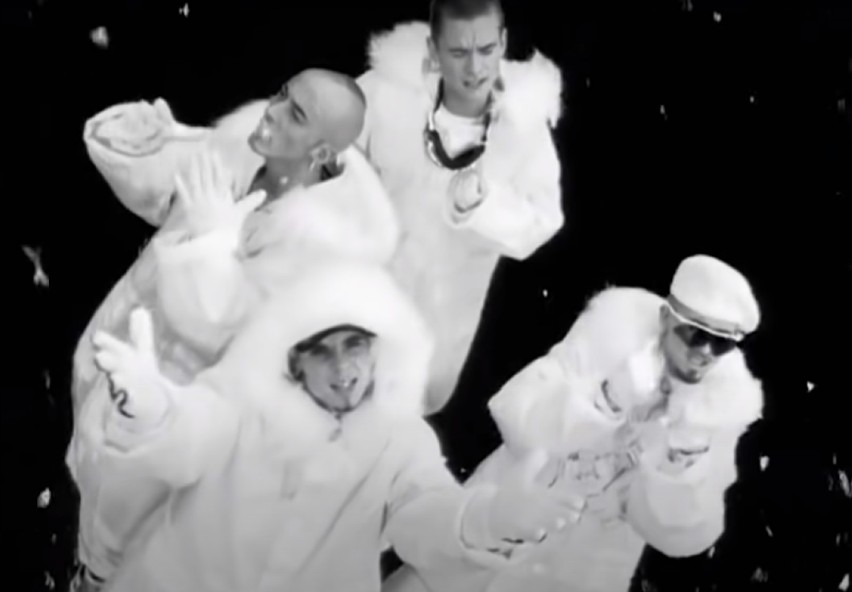 10. East 17 - Stay Another Day - 97 000 funtów