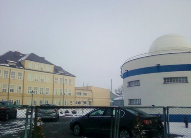 Po wykładzie słuchacze mogli zwiedzić nowo powstałą astrobazę, oddana do użytku 17 czerwca 2011 r. Fot. Karol Szmagalski
