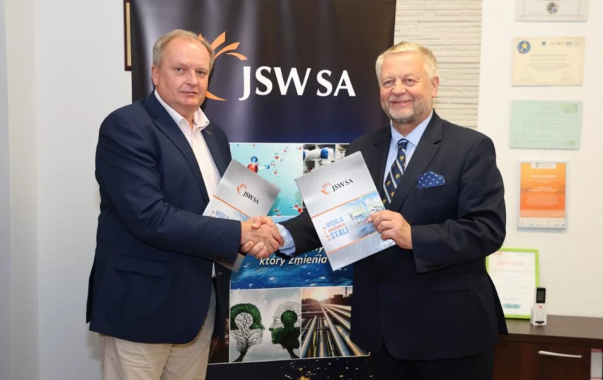 Porozumienie ZSCL i JSW podpisywały władze spółki, szkoły, a...