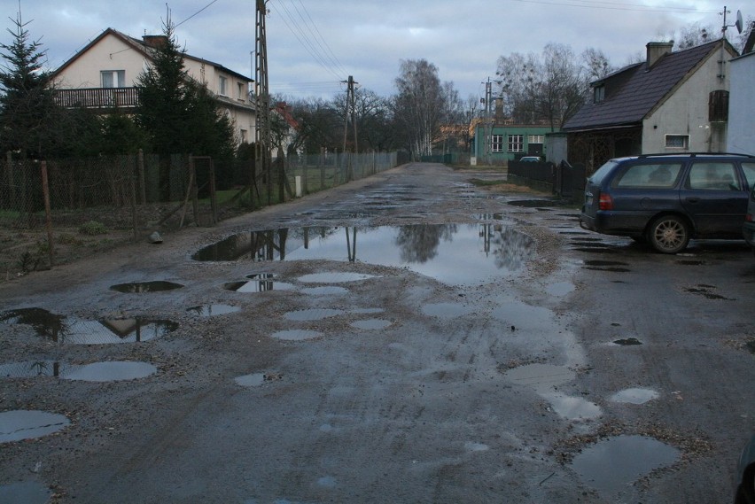 Sieraków - Błoto i kałuże dają się we znaki na gruntowych ulicach i drogach