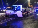 Wypadek na rondzie Maczka w Bydgoszczy. Zderzyła się skoda z lawetą marki Citroen [zdjęcia]