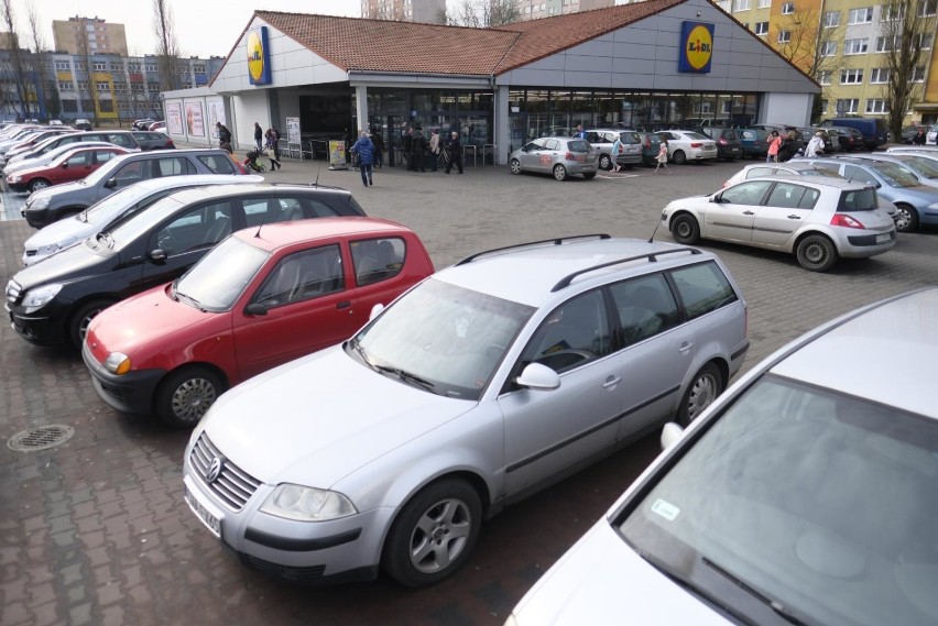 Wszystkich Świętych 2019. Jakie sklepy będą otwarte  1...