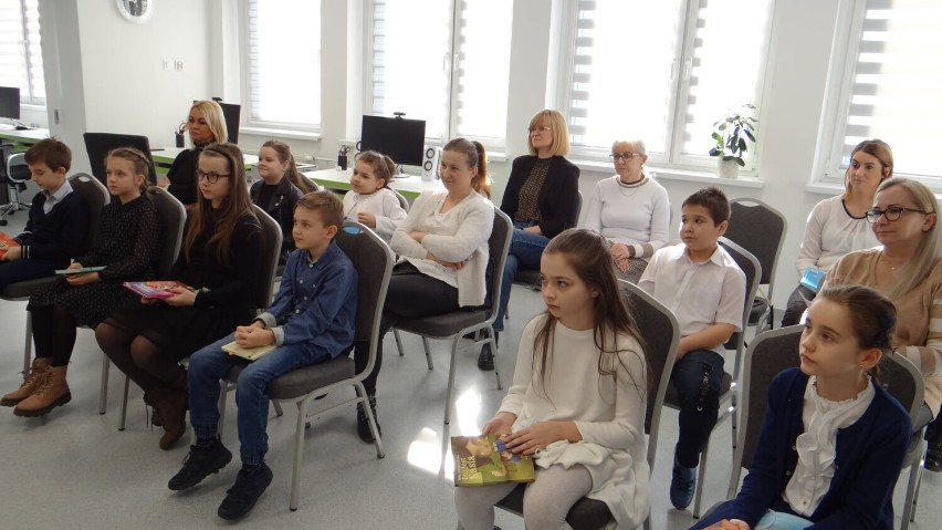 W dobrzyckiej bibliotece odbyły się miejsko-gminne eliminacje konkursu pięknego czytania