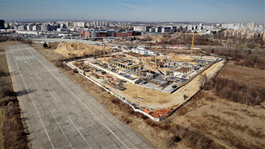 Budowa Małopolskiego Centrum Nauki Cogiteon w Czyżynach trwa już rok. Zobaczcie, jak postępują prace [ZDJĘCIA]