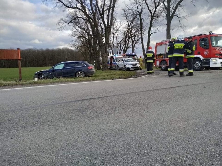 Wypadek koło Sadkowa pod Wrocławiem. Sprawca kompletnie pijany (ZDJĘCIA)