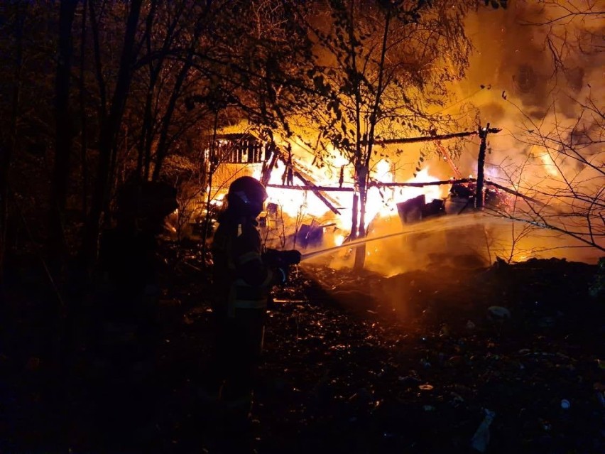 Policja szuka podpalacza, który grasuje pod Tarnowem. W gminie Żabno puścił z dymem stodoły, próbował podpalić drewniany dom 